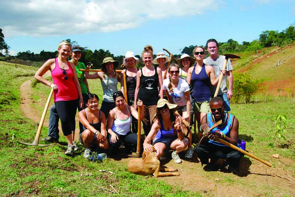 Haiti-group pic with shovels